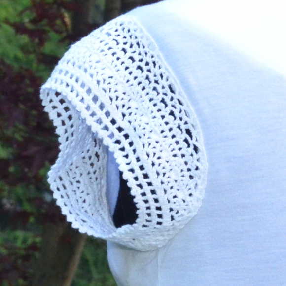 Guess Crochet Trim Crop Top / BUNDLE AND SAVE. - Picture 5 of 8